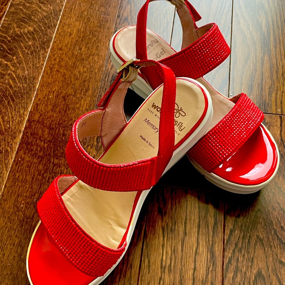 Wondersfly red, patent sandals.